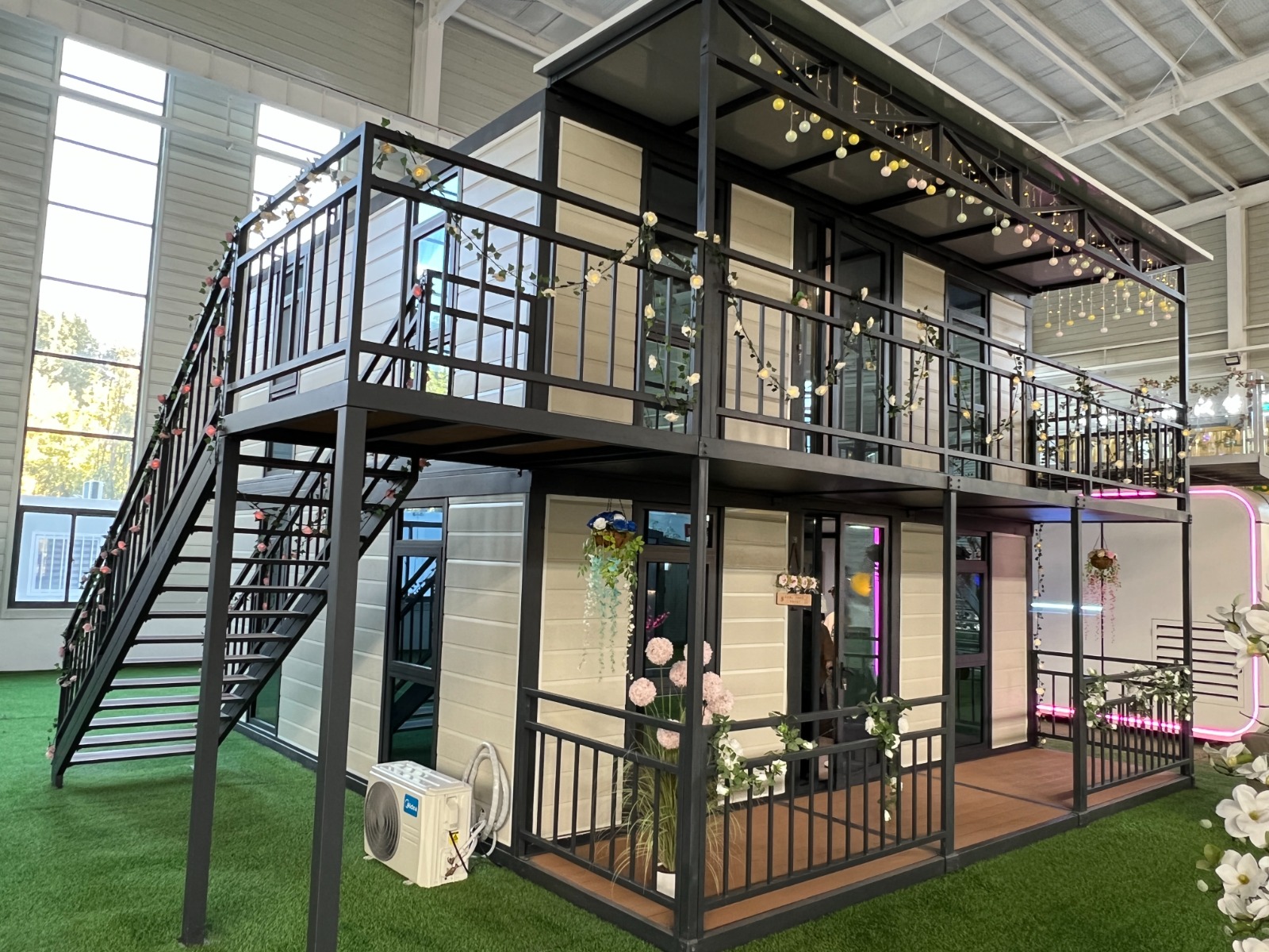 Expandable House alternate finish